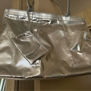 Elegant Silver Tote with coin purse